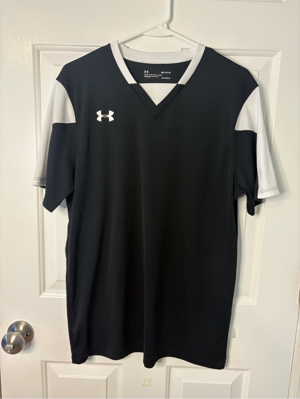 Under Armour HeatGear Black White Athletic Soccer Jersey Shirt Medium athletic